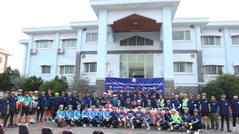 ພະແນກ ຕສ ແຂວງຄໍາມ່ວນຮ່ວມກັບບັນດາບໍລິສັດຜູ້ໃຫ້ບໍລິການດ້ານໂທລະຄົມມະນາຄົມ ສ້າງຂະບວນການຂີ່ລົດຖີບເພື່ອຊົມເຊີຍວັນໄປສະນີ ແລະ ວັນໂທລະຄົມມະນາຄົມແຫ່ງຊາດຄົບຮອບ 60 ປີ