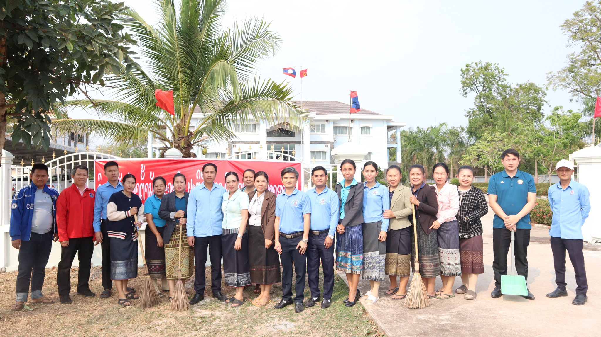 ສາມອົງການຈັດຕັ້ງມະຫາຊົນ ພະແນກ ຕສ ແຂວງ ສ້າງຂະບວນການອານາໄມລວມເພື່ອຕ້ອນຮັບວັນສ້າງຕັ້ງພັກ ປະຊາຊົນປະຕິວັດລາວ ຄົບຮອບ 70 ປີ